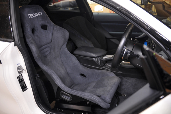 181104_BMW_RECARO RSG_Alcantara_1.jpg